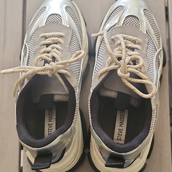 Steve Madden Stylish Metallic and Beige Sneakers - Picture 2 of 10